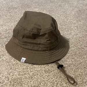 Herschel bucket hat